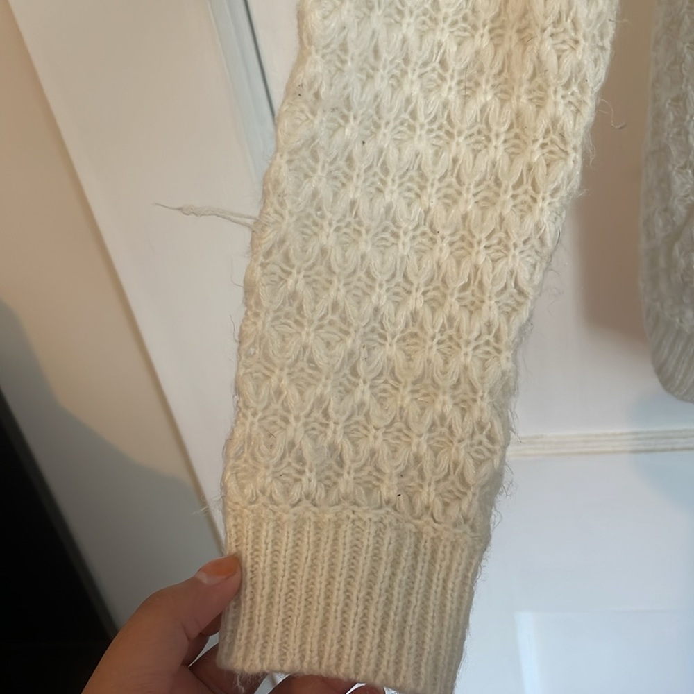 Forever 21 White Knit Cardigan with pockets - Picture 2 of 3